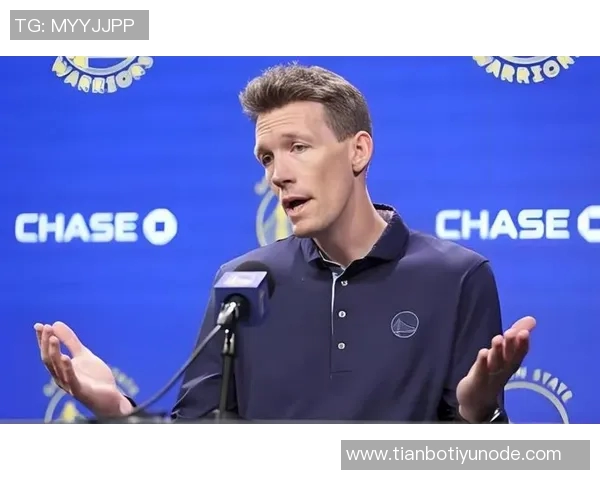 邓利维谈流言蜚语库明加事件不会影响整个赛季表现